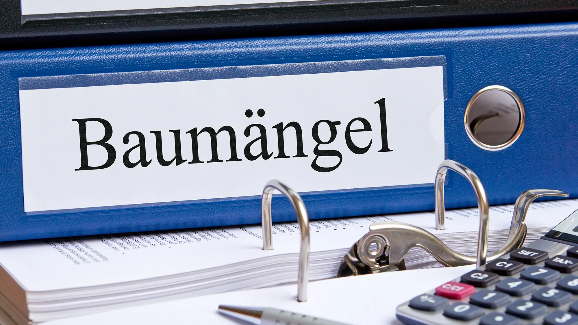 Ordner mit Aufschrift Baumängel